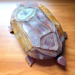 Hand carved wooden turtle bowl with lid